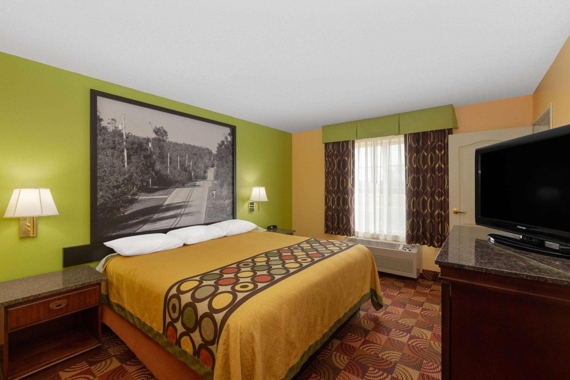 Super 8 By Wyndham Lake Of The Ozarks Eldon Exteriör bild