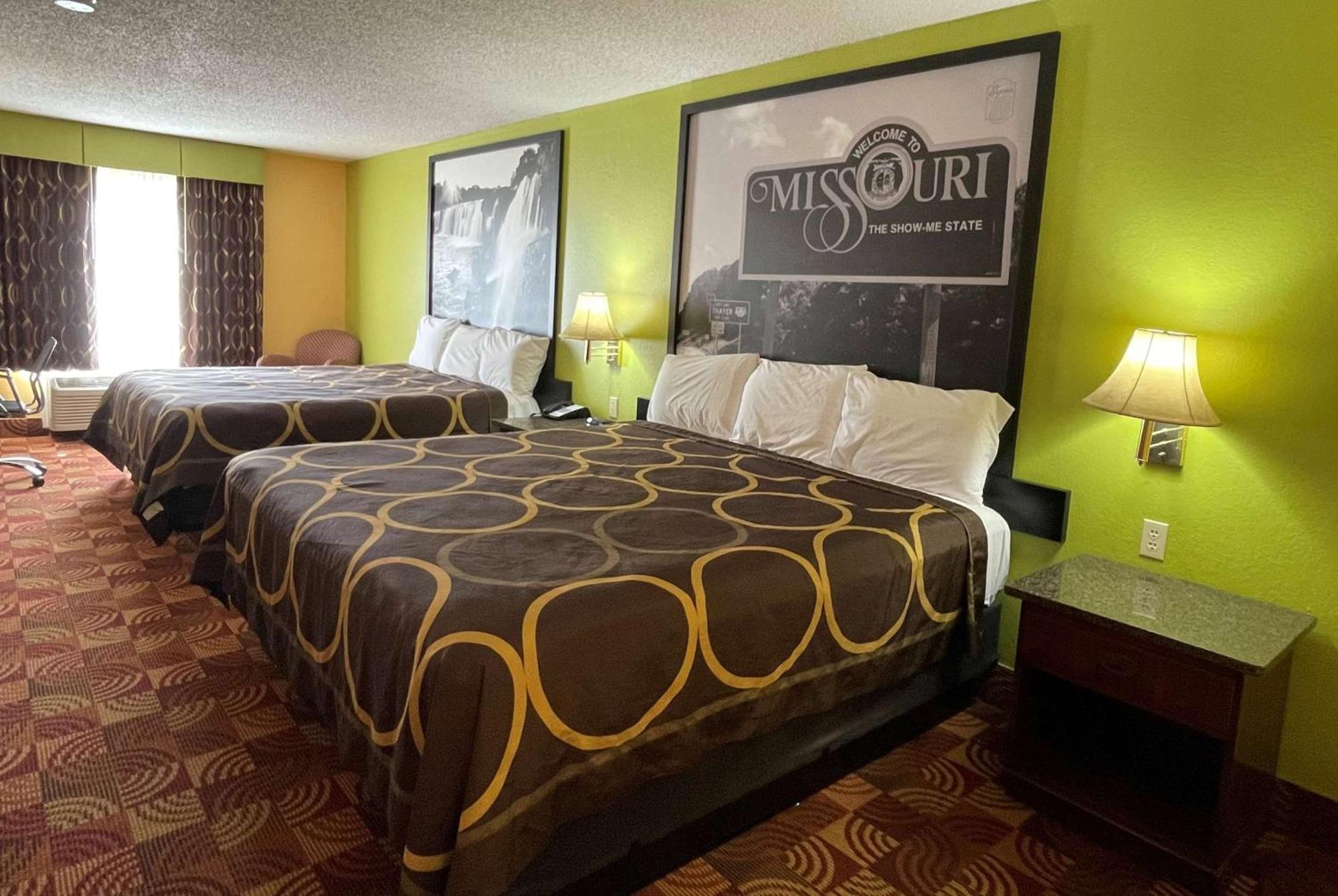 Super 8 By Wyndham Lake Of The Ozarks Eldon Exteriör bild
