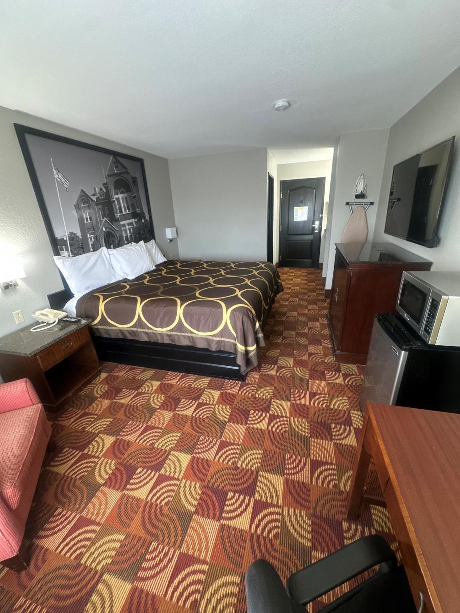 Super 8 By Wyndham Lake Of The Ozarks Eldon Exteriör bild