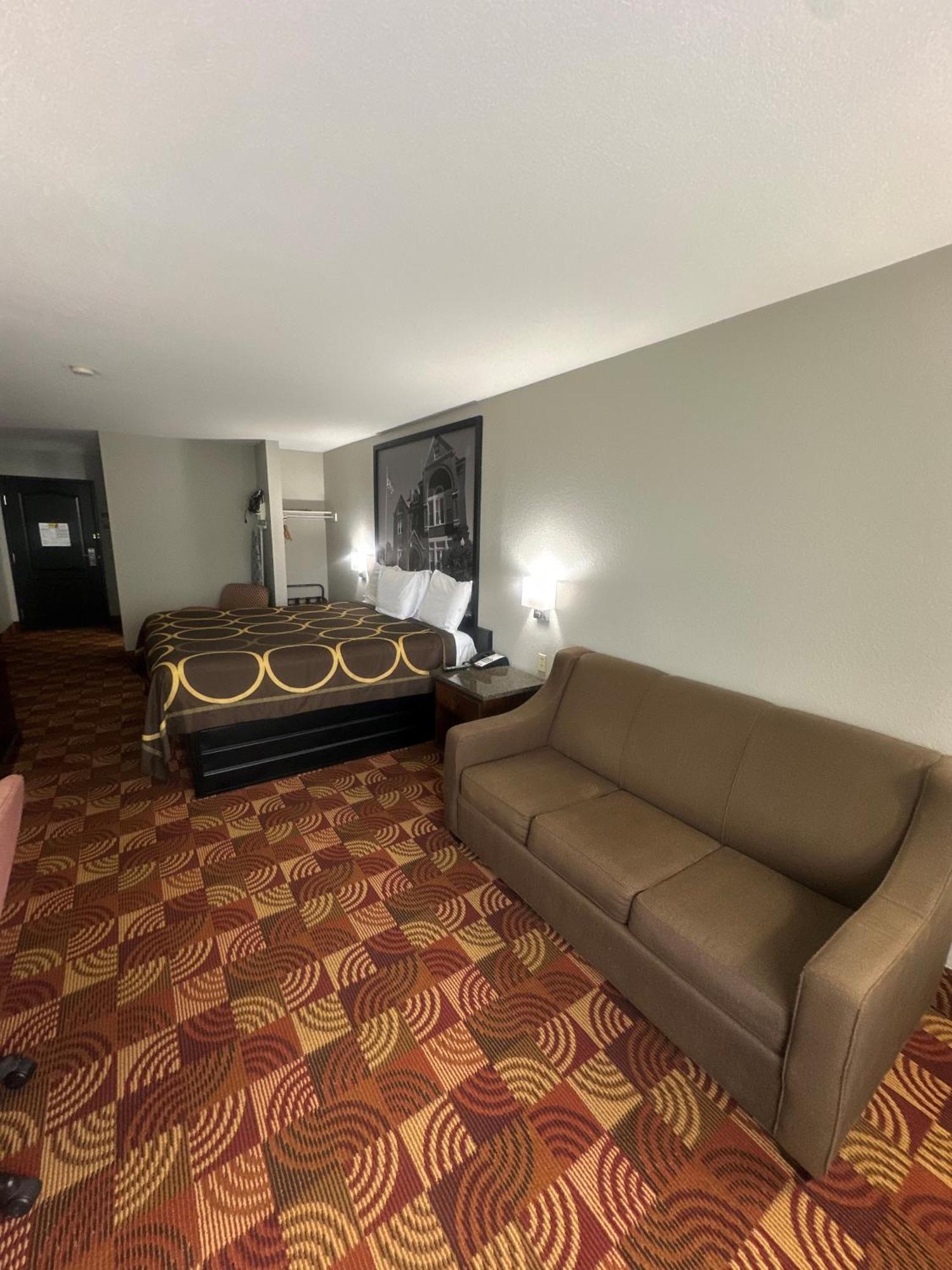 Super 8 By Wyndham Lake Of The Ozarks Eldon Exteriör bild