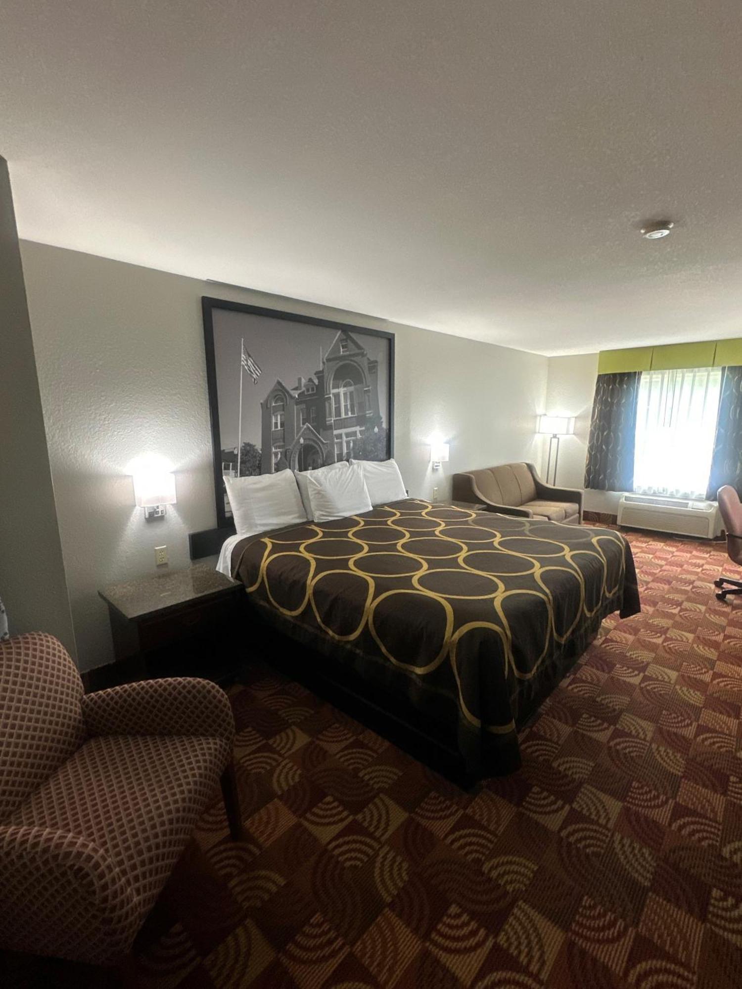 Super 8 By Wyndham Lake Of The Ozarks Eldon Exteriör bild