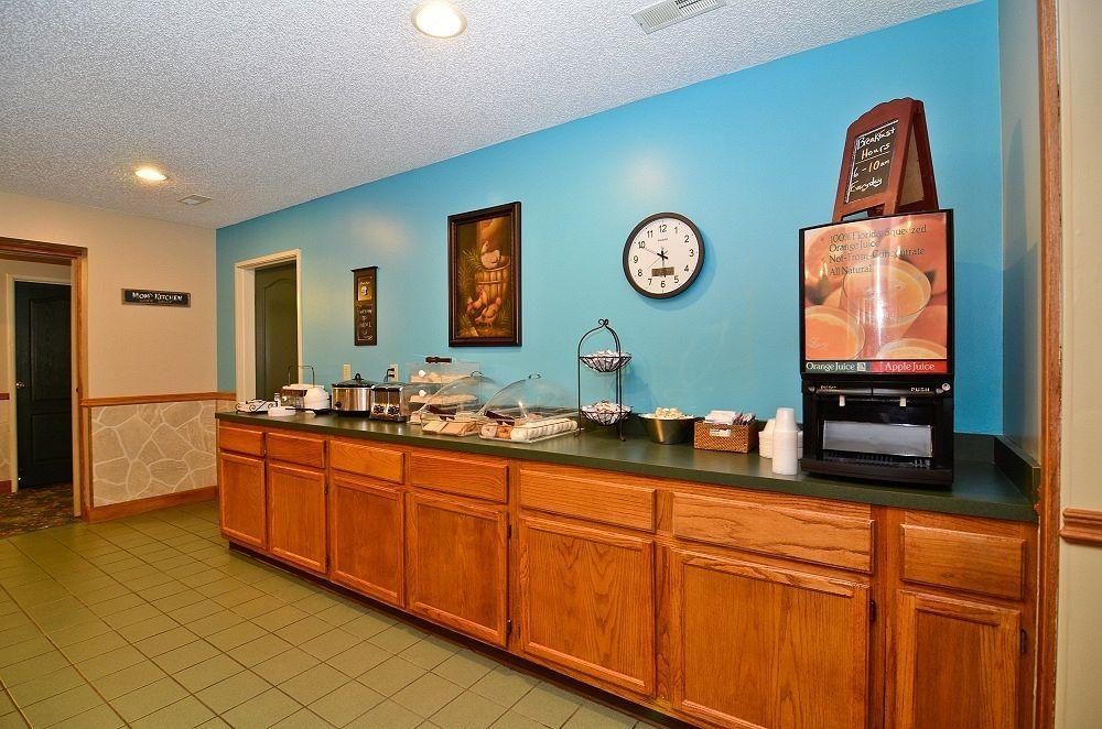 Super 8 By Wyndham Lake Of The Ozarks Eldon Exteriör bild