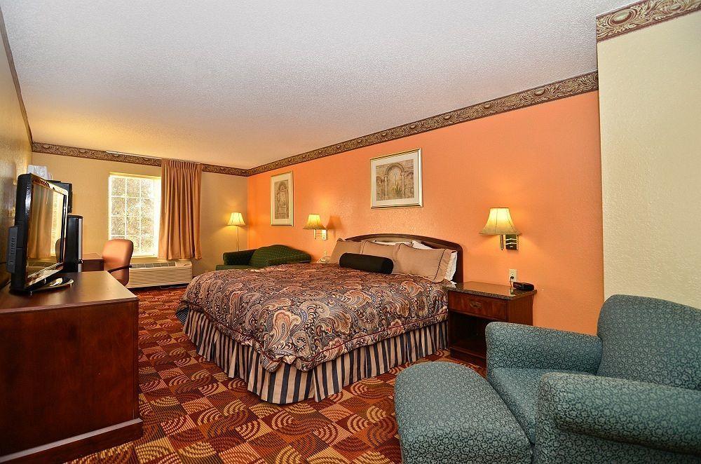 Super 8 By Wyndham Lake Of The Ozarks Eldon Exteriör bild