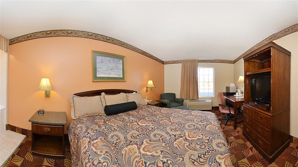Super 8 By Wyndham Lake Of The Ozarks Eldon Exteriör bild
