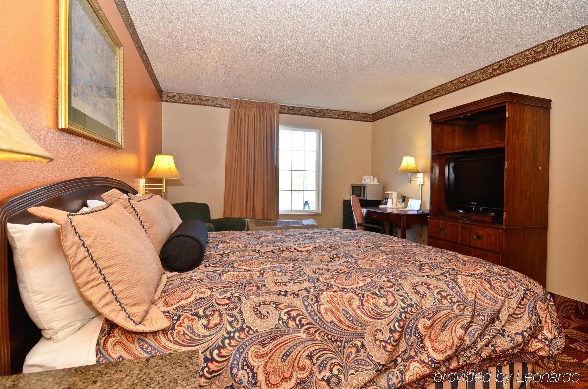 Super 8 By Wyndham Lake Of The Ozarks Eldon Exteriör bild