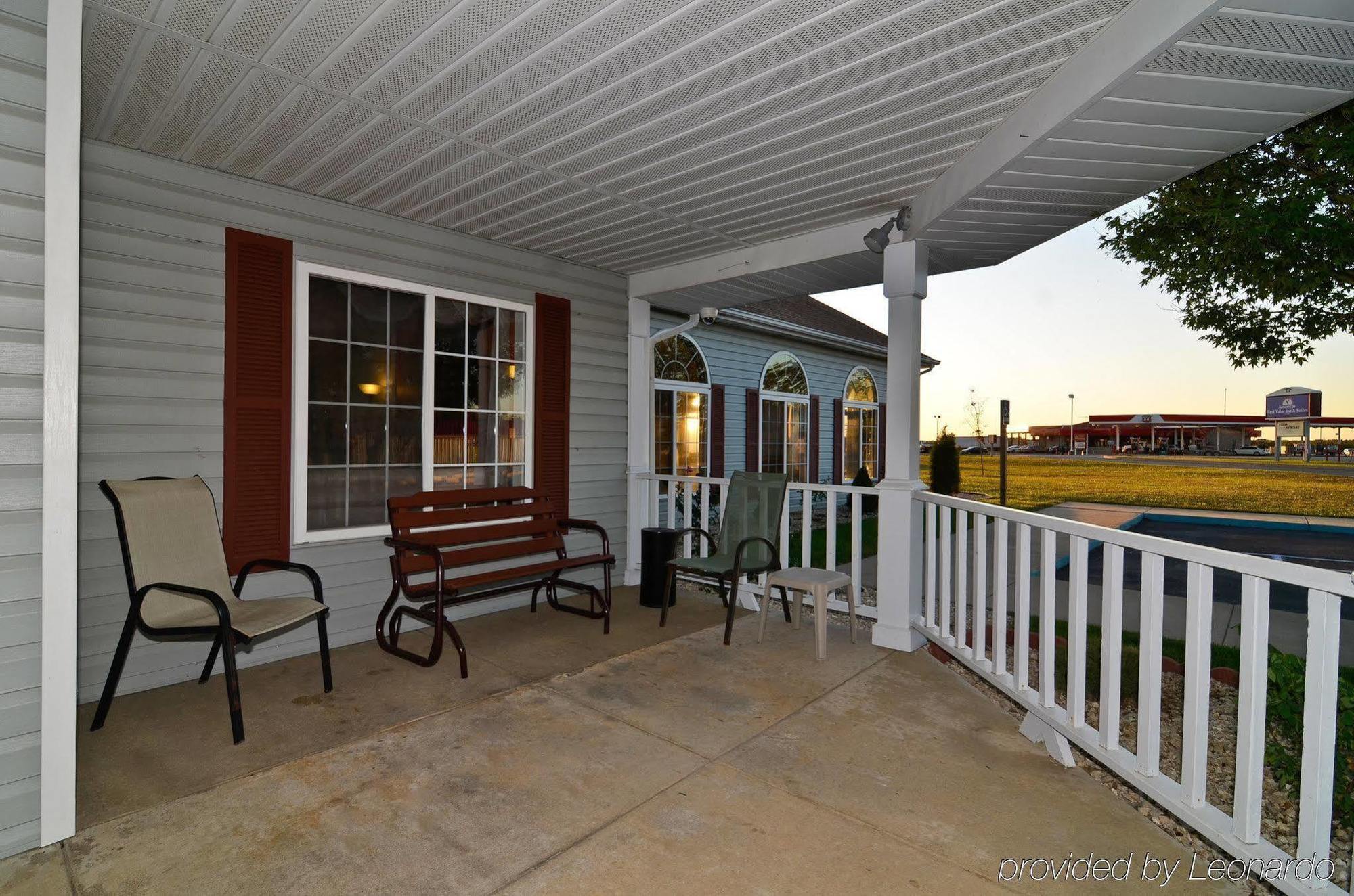 Super 8 By Wyndham Lake Of The Ozarks Eldon Bekvämligheter bild