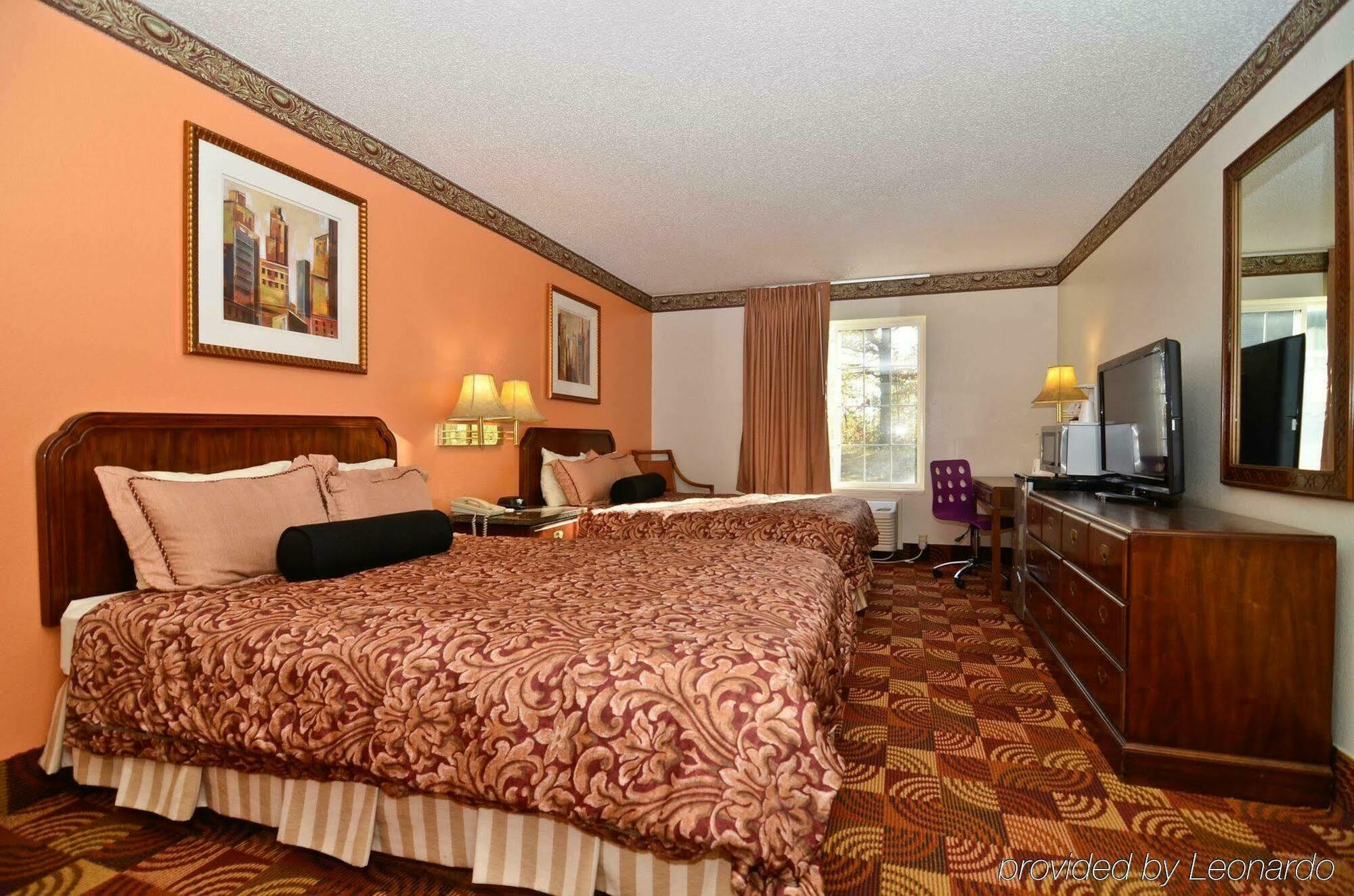 Super 8 By Wyndham Lake Of The Ozarks Eldon Exteriör bild