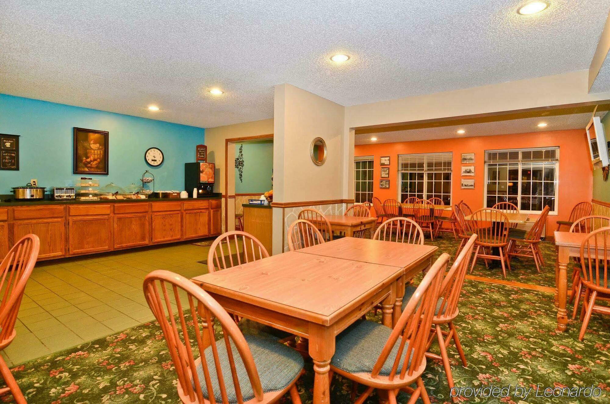 Super 8 By Wyndham Lake Of The Ozarks Eldon Exteriör bild